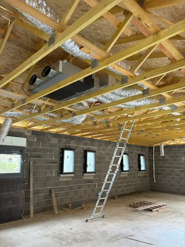 Installation de climatisation gainable sur une construction neuve